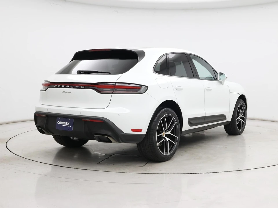 2022 Porsche Macan - Image 9 of 29