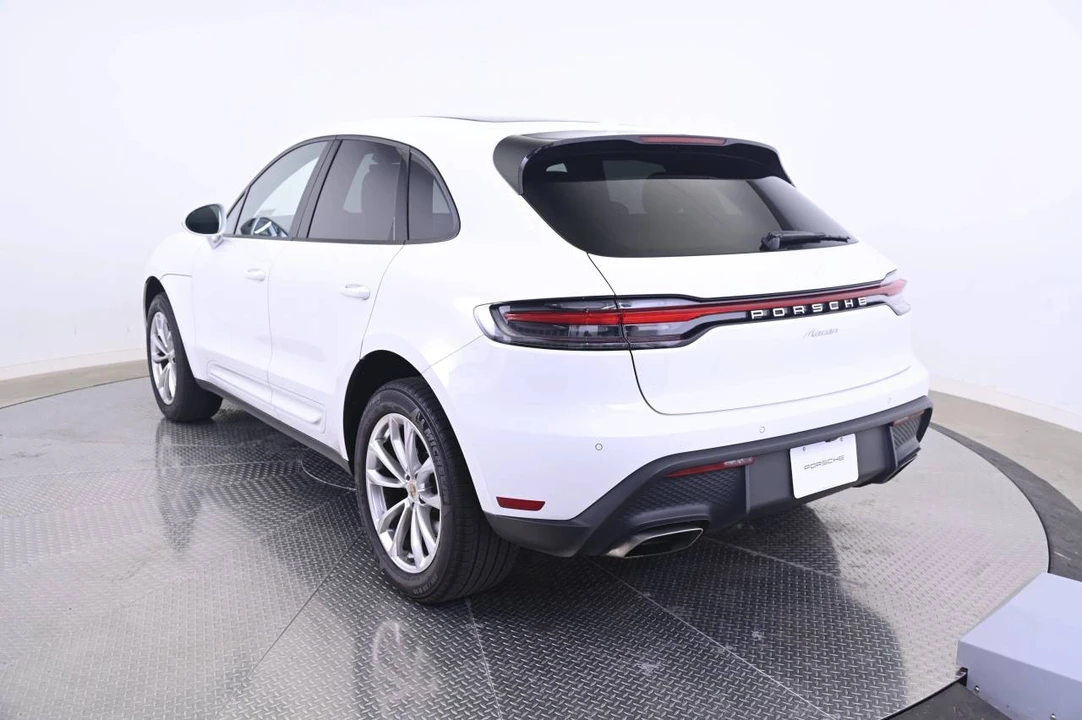 2022 Porsche Macan - Image 3 of 5