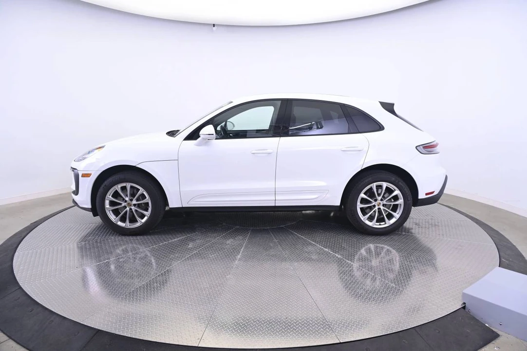 2022 Porsche Macan - Image 2 of 5