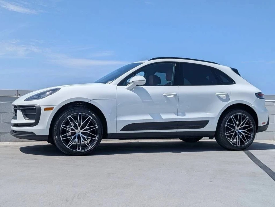 2022 Porsche Macan - Image 2 of 5