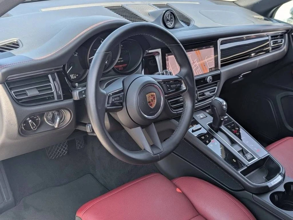 2022 Porsche Macan - Image 4 of 5