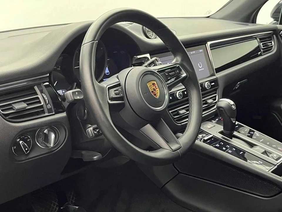 2022 Porsche Macan - Image 4 of 5