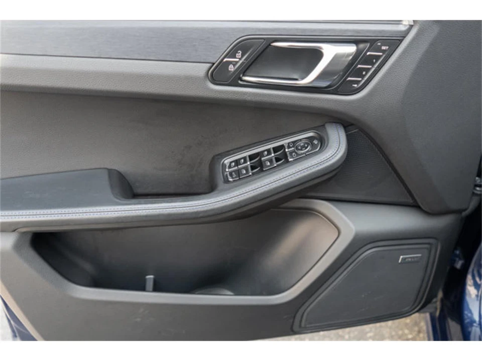 2022 Porsche Macan - Image 10 of 12