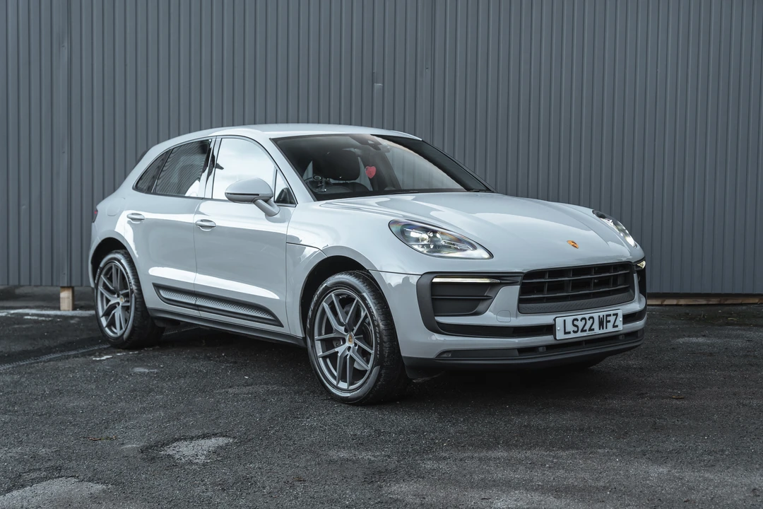 2022 Porsche Macan - Image 10 of 31