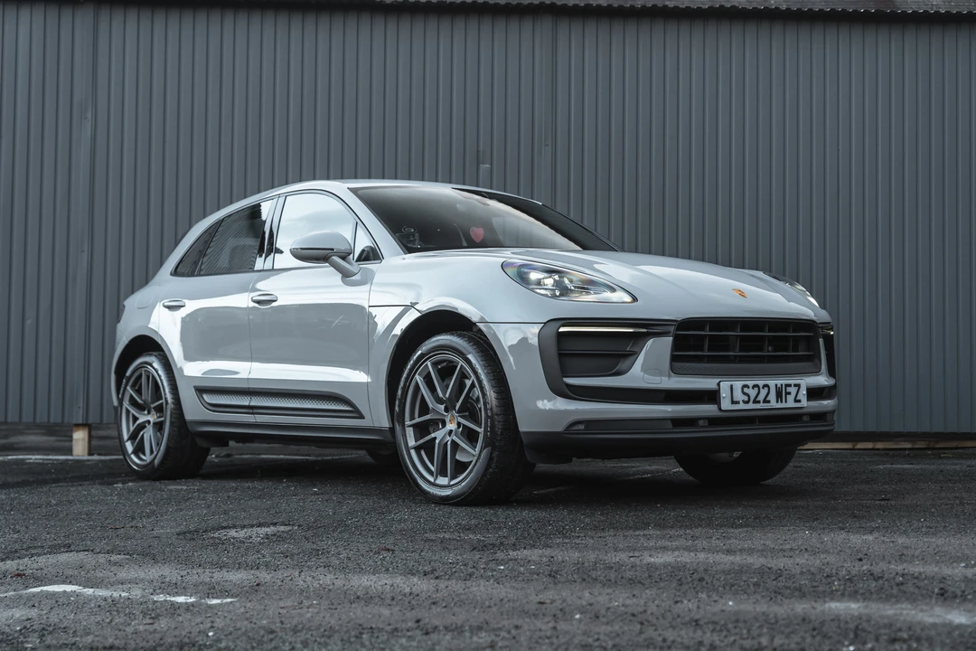 2022 Porsche Macan - Image 18 of 31