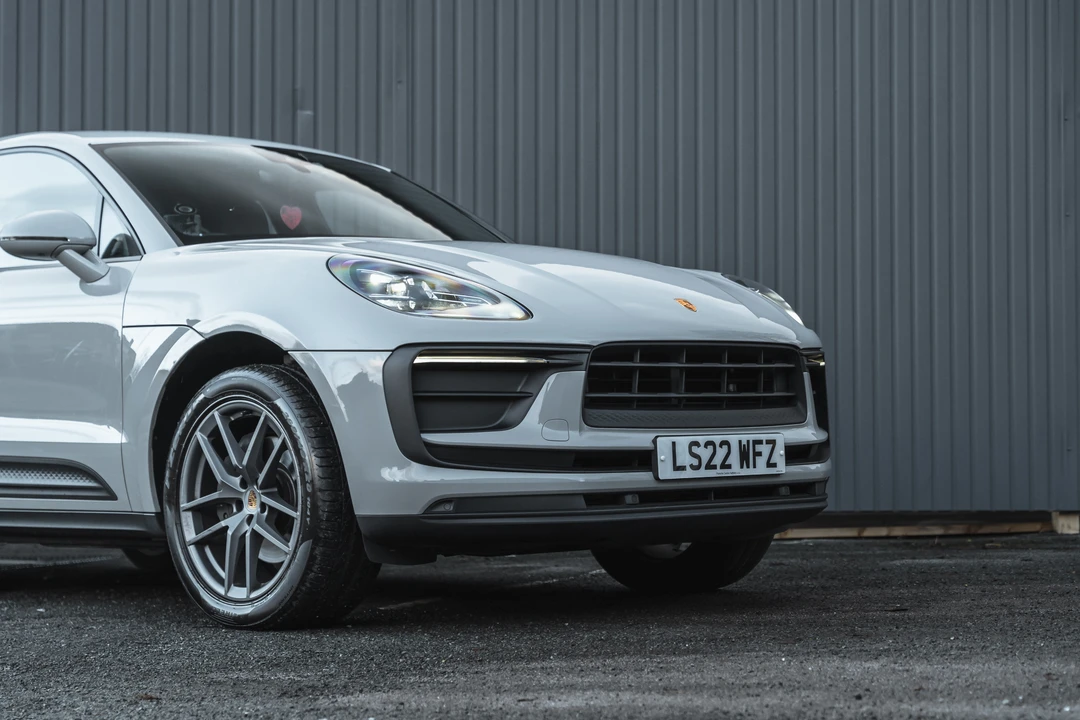 2022 Porsche Macan - Image 20 of 31