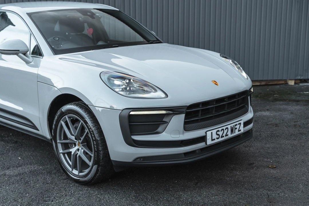 2022 Porsche Macan - Image 21 of 31