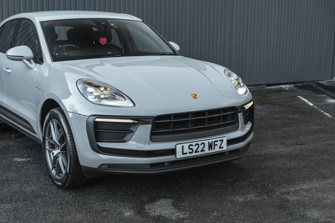 2022 Porsche Macan - Image 22 of 31