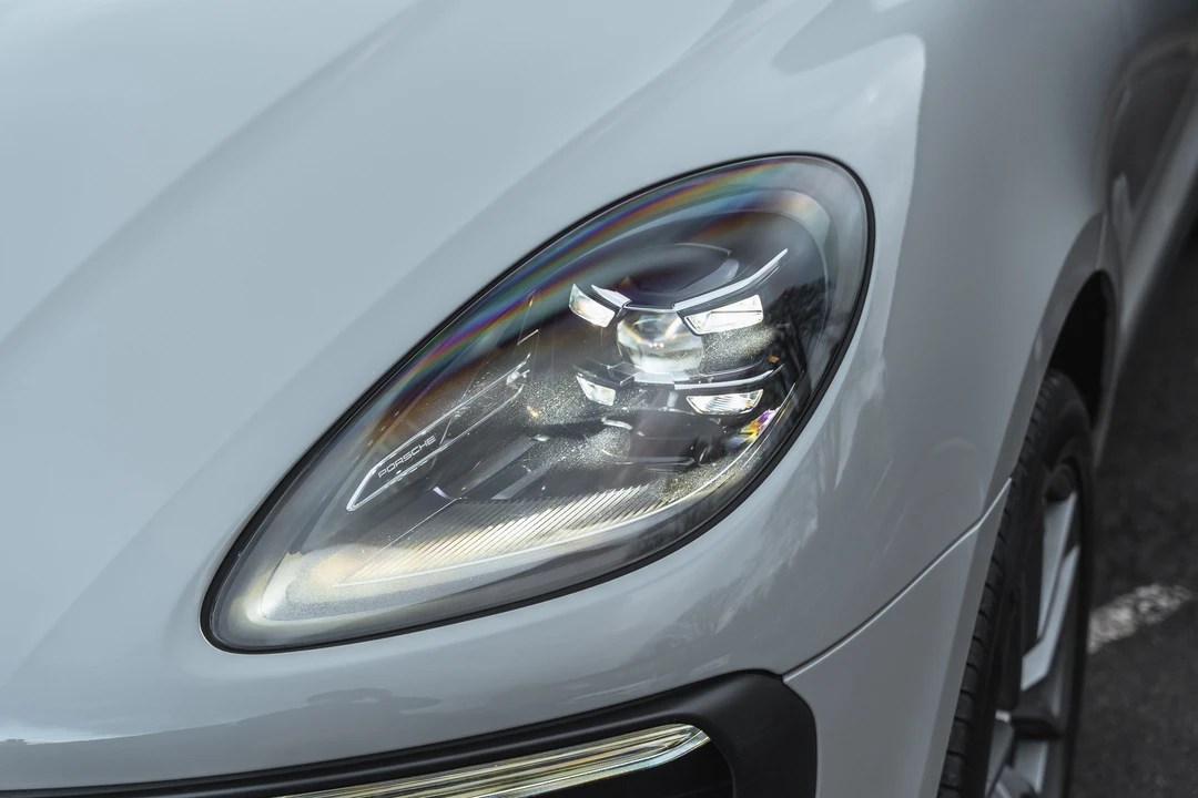 2022 Porsche Macan - Image 24 of 31