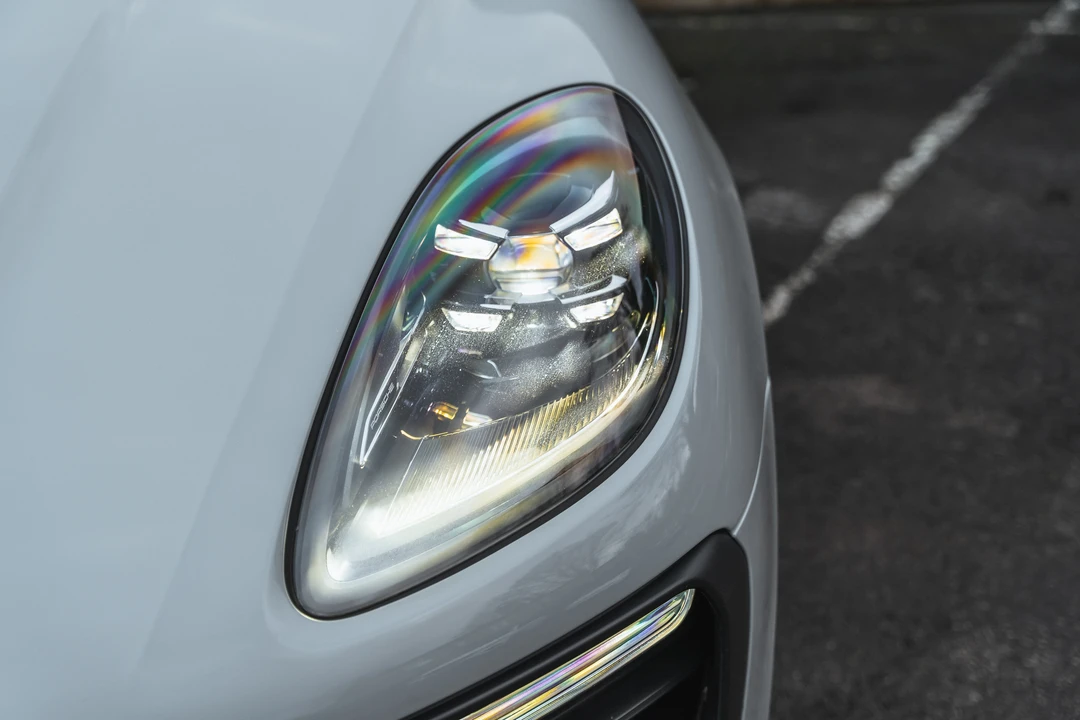 2022 Porsche Macan - Image 25 of 31