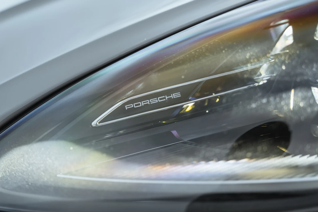 2022 Porsche Macan - Image 26 of 31