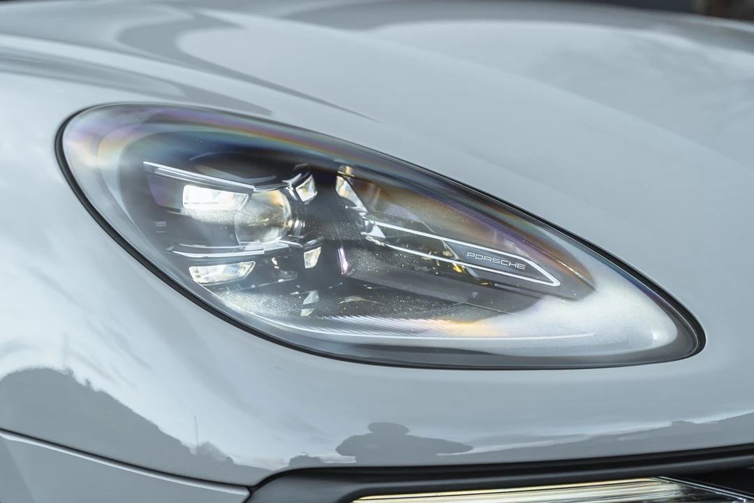 2022 Porsche Macan - Image 28 of 31