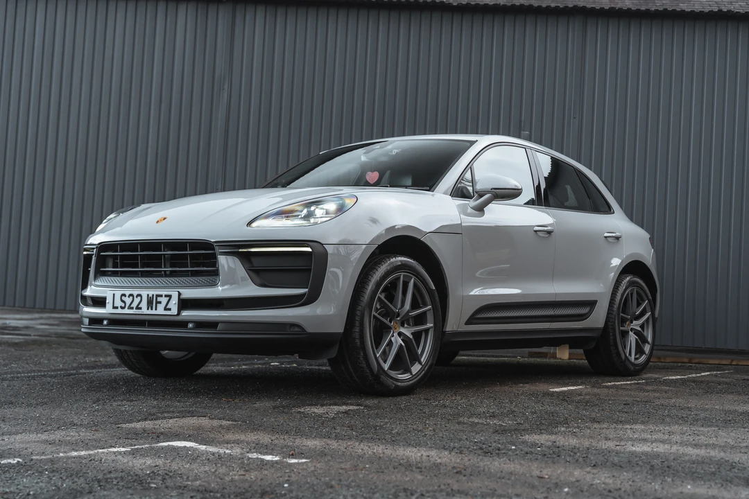 2022 Porsche Macan - Image 12 of 31