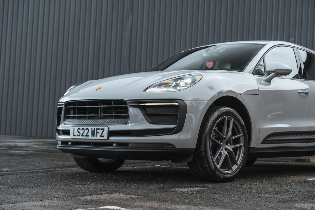 2022 Porsche Macan - Image 19 of 31