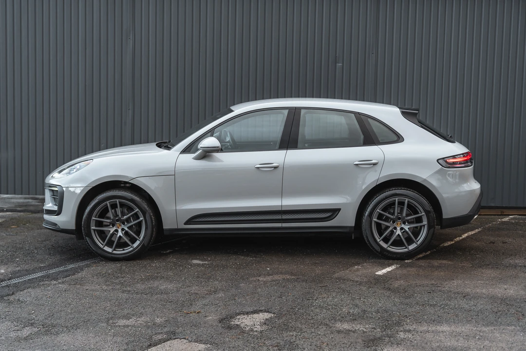 2022 Porsche Macan - Image 5 of 31