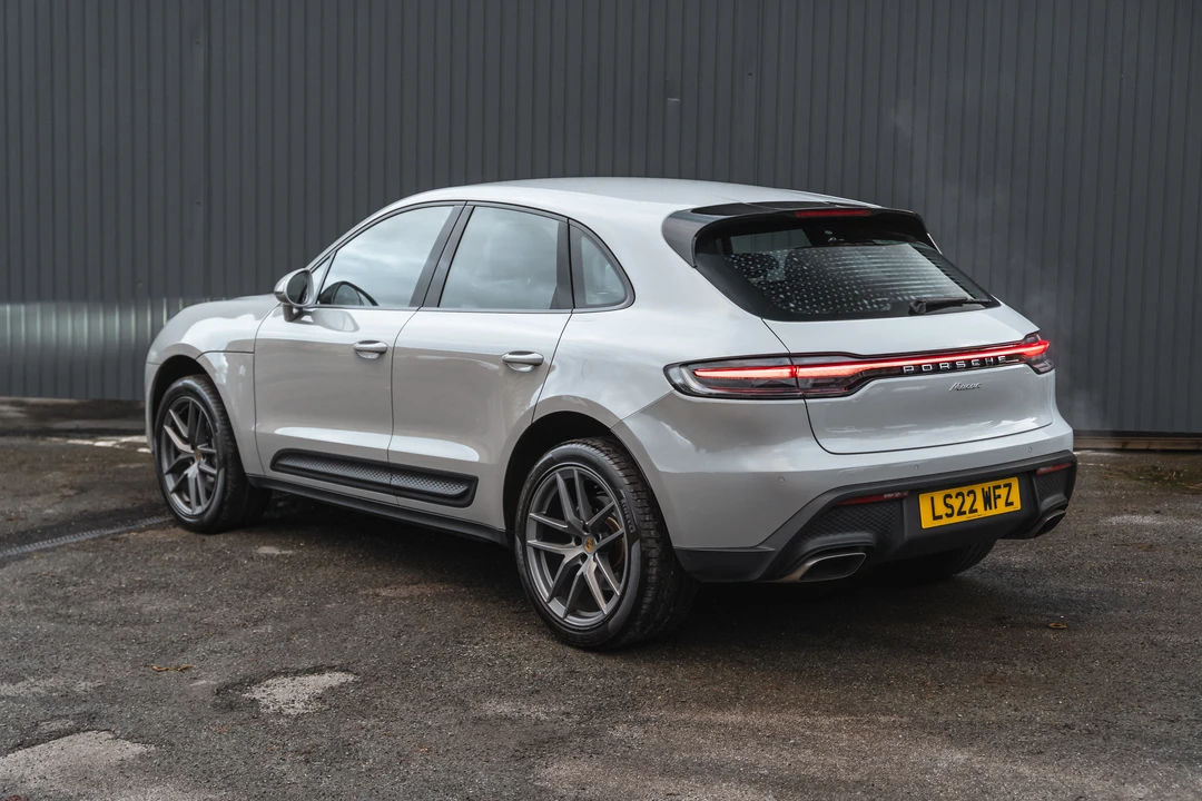 2022 Porsche Macan - Image 14 of 31