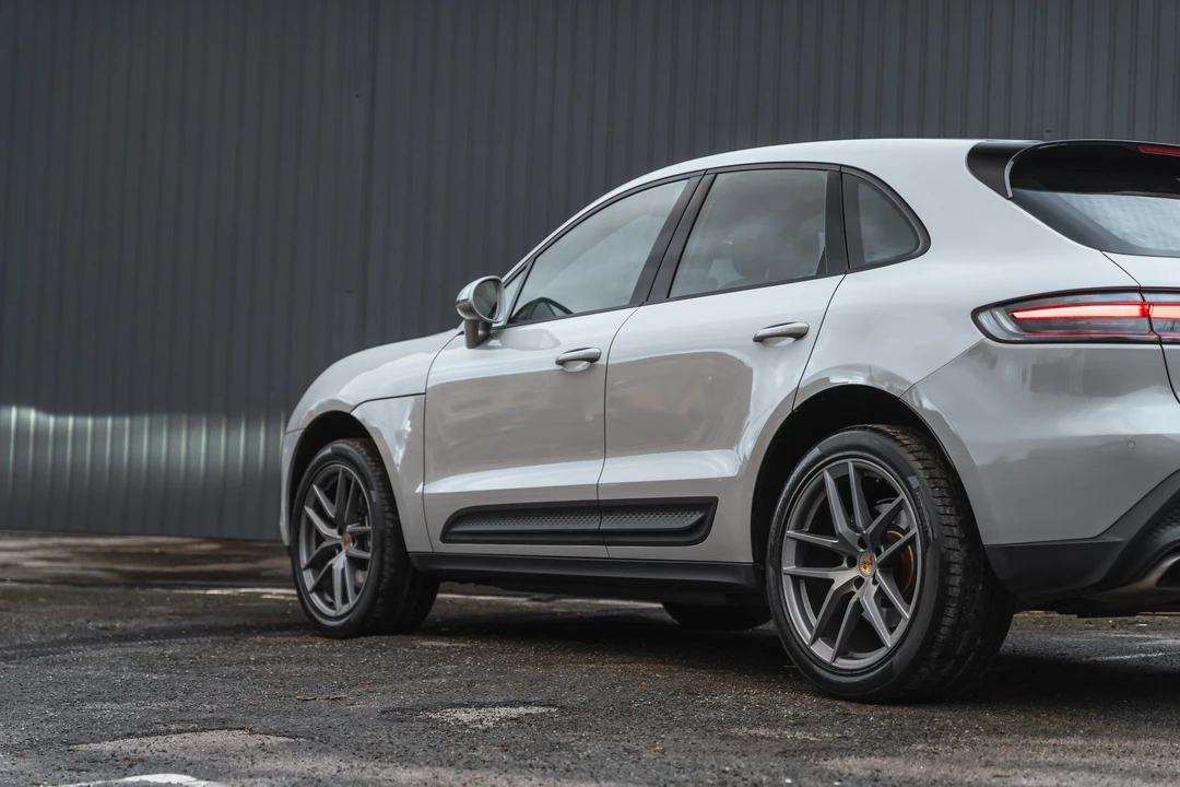 2022 Porsche Macan - Image 30 of 31