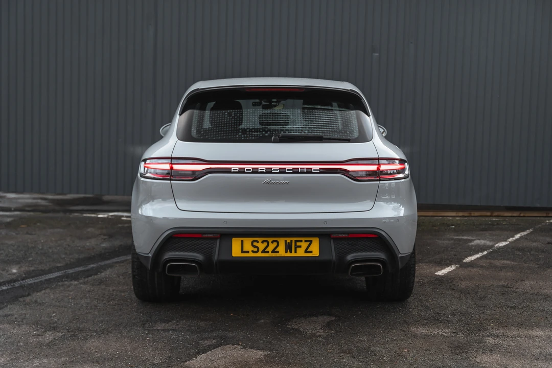 2022 Porsche Macan - Image 7 of 31