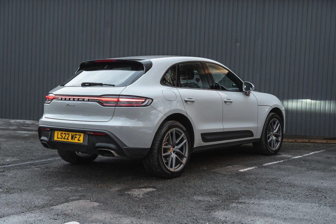 2022 Porsche Macan - Image 8 of 31