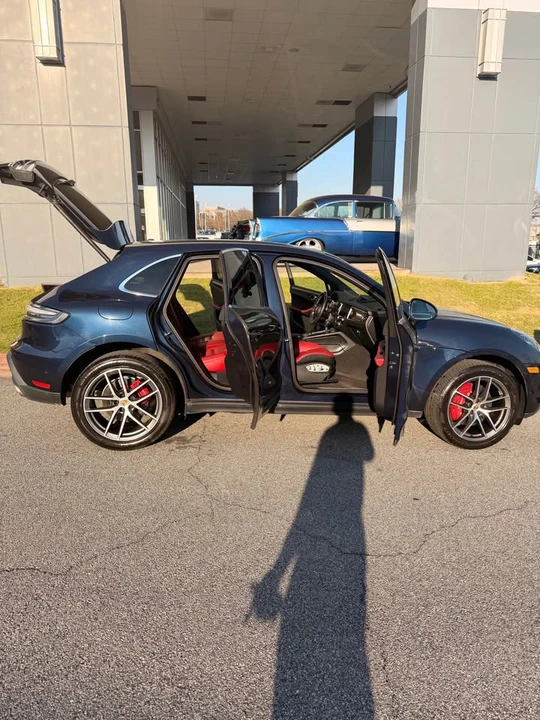 2022 Porsche Macan - Image 4 of 9