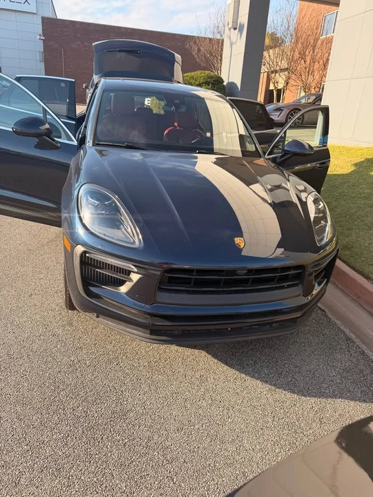2022 Porsche Macan - Image 8 of 9