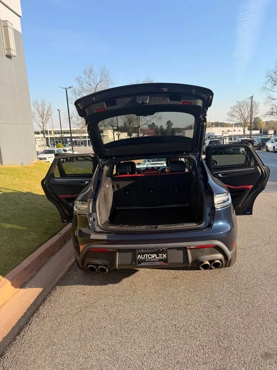2022 Porsche Macan - Image 6 of 9