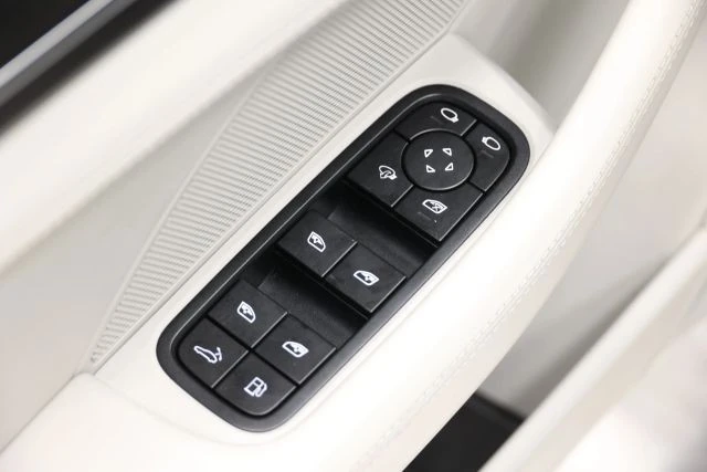 2022 Porsche 971 Panamera - Image 13 of 31
