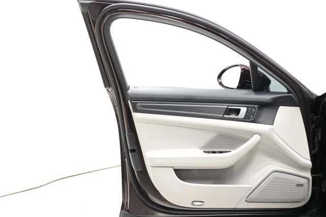 2022 Porsche 971 Panamera - Image 11 of 31