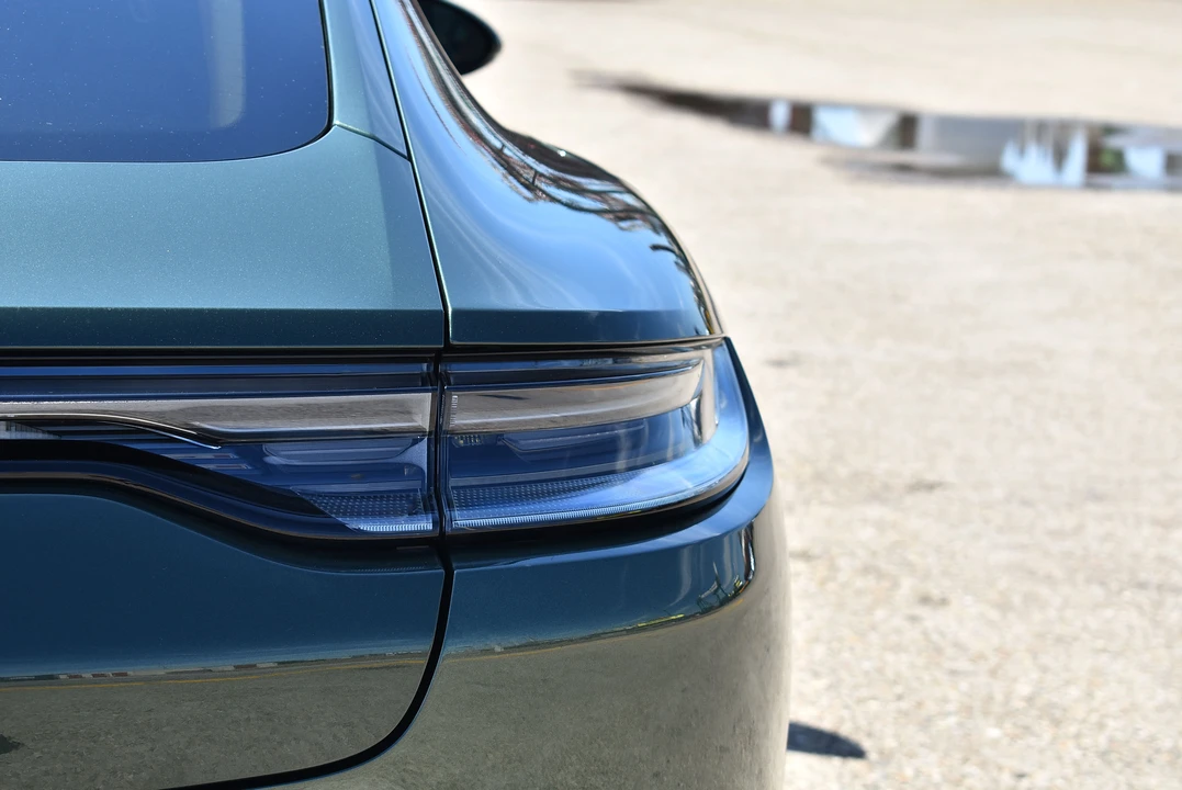 2022 Porsche 971 Panamera S - Image 19 of 31