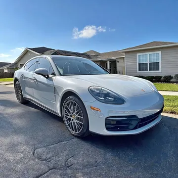 2022 Porsche Panamera 4 Platinum Edition