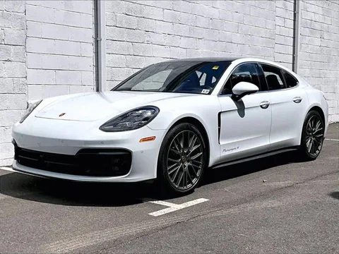 2022 Porsche Panamera 4 Platinum Edition