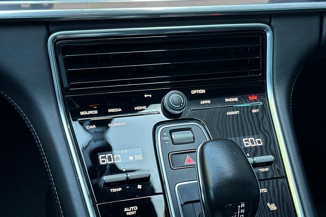 2022 Porsche - Image 24 of 31