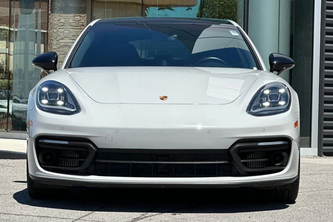 2022 Porsche - Image 11 of 31