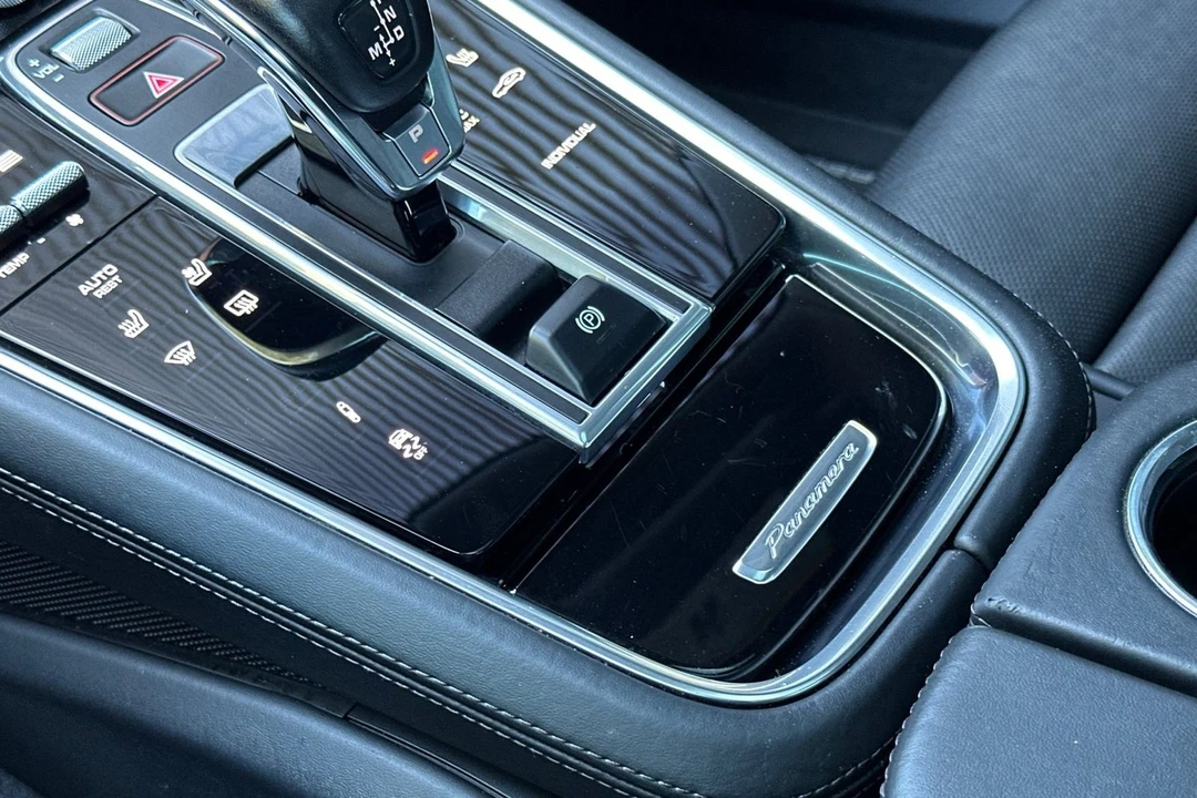 2022 Porsche - Image 25 of 31