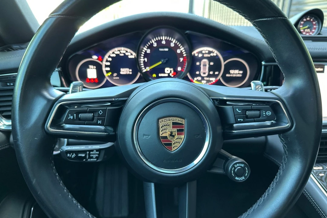 2022 Porsche - Image 28 of 31