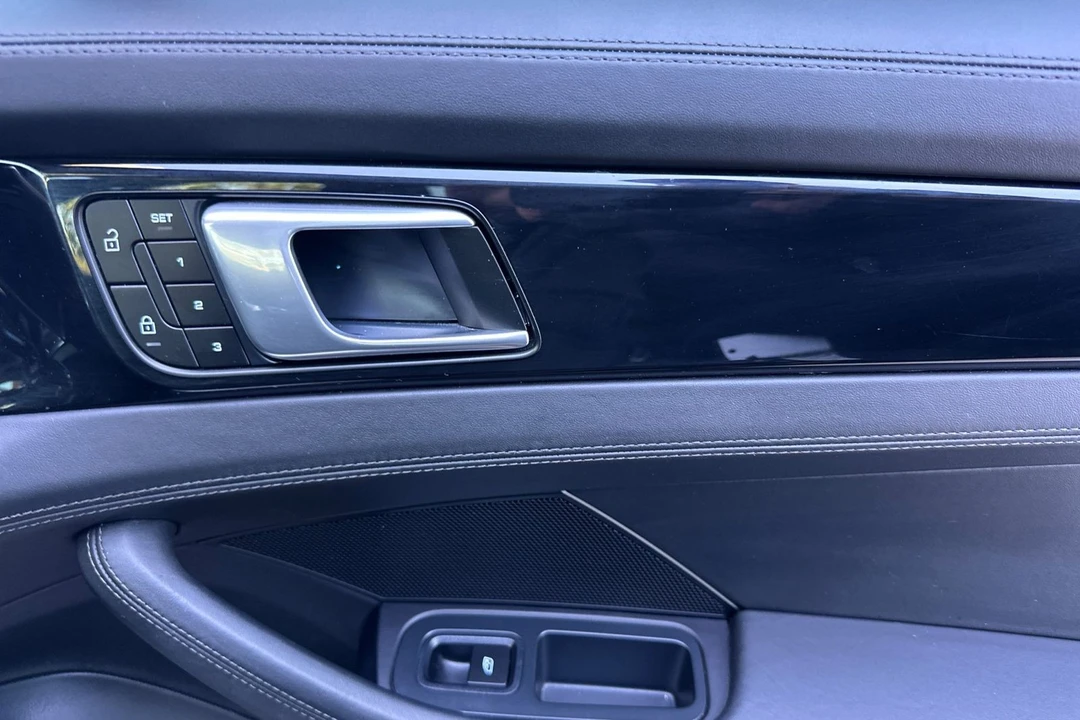2022 Porsche - Image 19 of 31