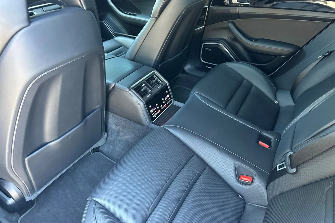 2022 Porsche - Image 15 of 31