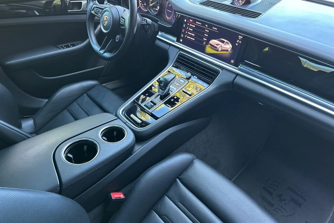 2022 Porsche - Image 17 of 31