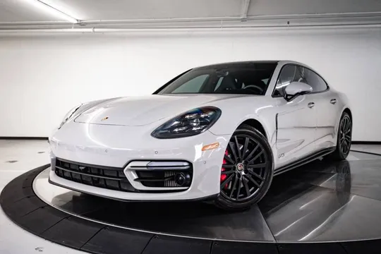 2022 Porsche Panamera GTS