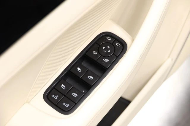 2022 Porsche 971 Panamera - Image 13 of 31