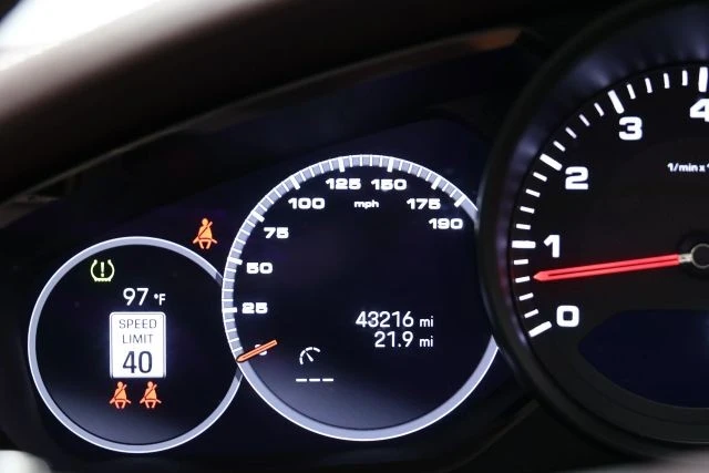 2022 Porsche 971 Panamera - Image 28 of 31