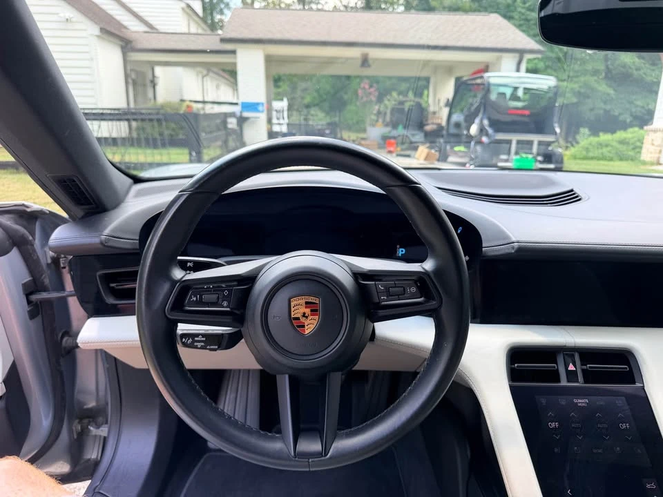 2022 Porsche Taycan - Image 7 of 10