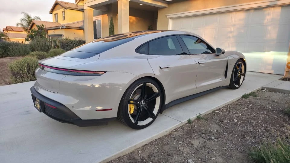 2022 Porsche Taycan - Image 4 of 10