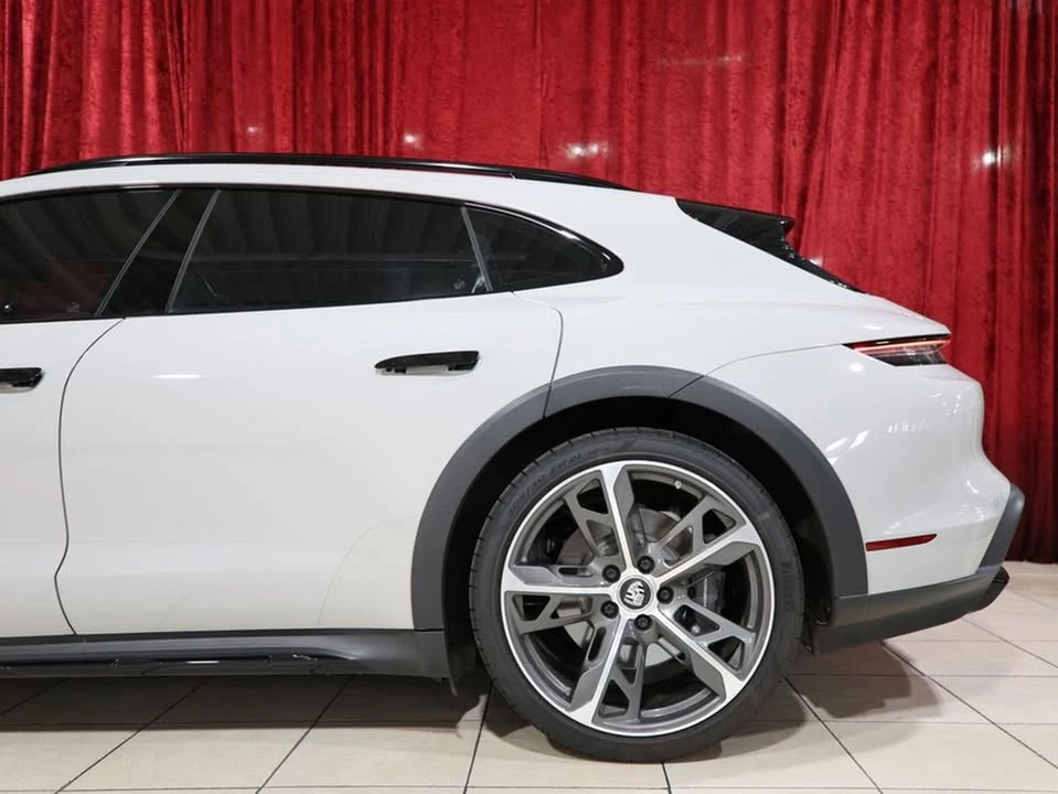 2022 Porsche Taycan - Image 5 of 19