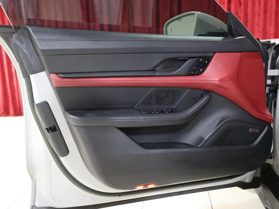 2022 Porsche Taycan - Image 10 of 19