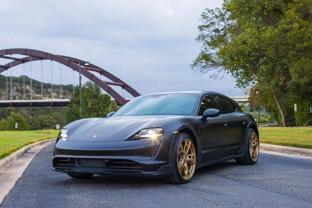 2022 Porsche Taycan Cross Turismo - Image 2 of 24