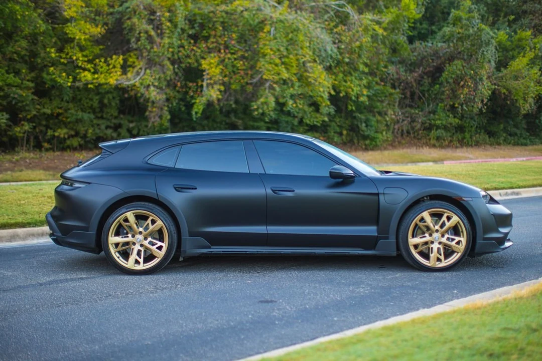 2022 Porsche Taycan Cross Turismo - Image 4 of 24