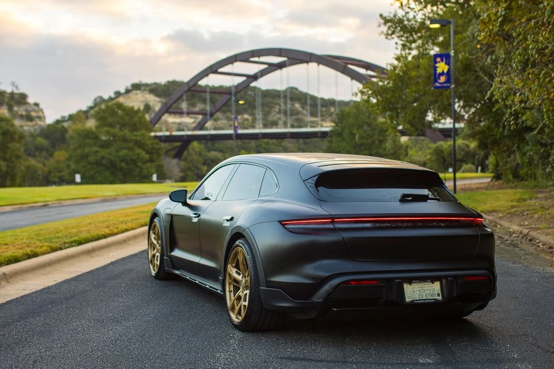 2022 Porsche Taycan Cross Turismo - Image 7 of 24