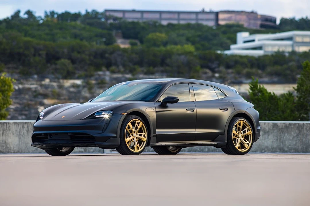 2022 Porsche Taycan Cross Turismo - Image 9 of 24