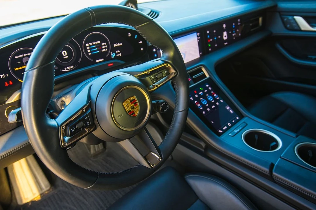 2022 Porsche Taycan Cross Turismo - Image 10 of 24